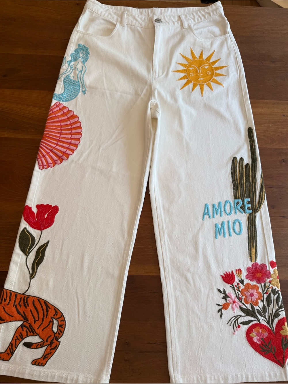 FREE PEOPLE Denim & Bone Embroidered Dessert Sun Ivory jeans size Large NWT
